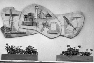 Dva keramické reliéfy v ZŠ v Hrádku u Rokycan
