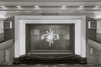 Výzdoba bývalého divadla v Sokolově (opona, mozaiky na fasádě, keramické reliéfy ve foyeru)