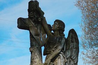 Anděl na hrobě Jakuba Královce na hřbitově v Domažlicích