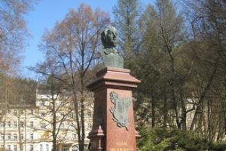 Pomník Adama Mickiewicze v Karlových Varech II