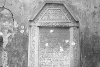 Pamětní deska upomínající na první chebskou radnici a kostel sv. Jana Křtitele
